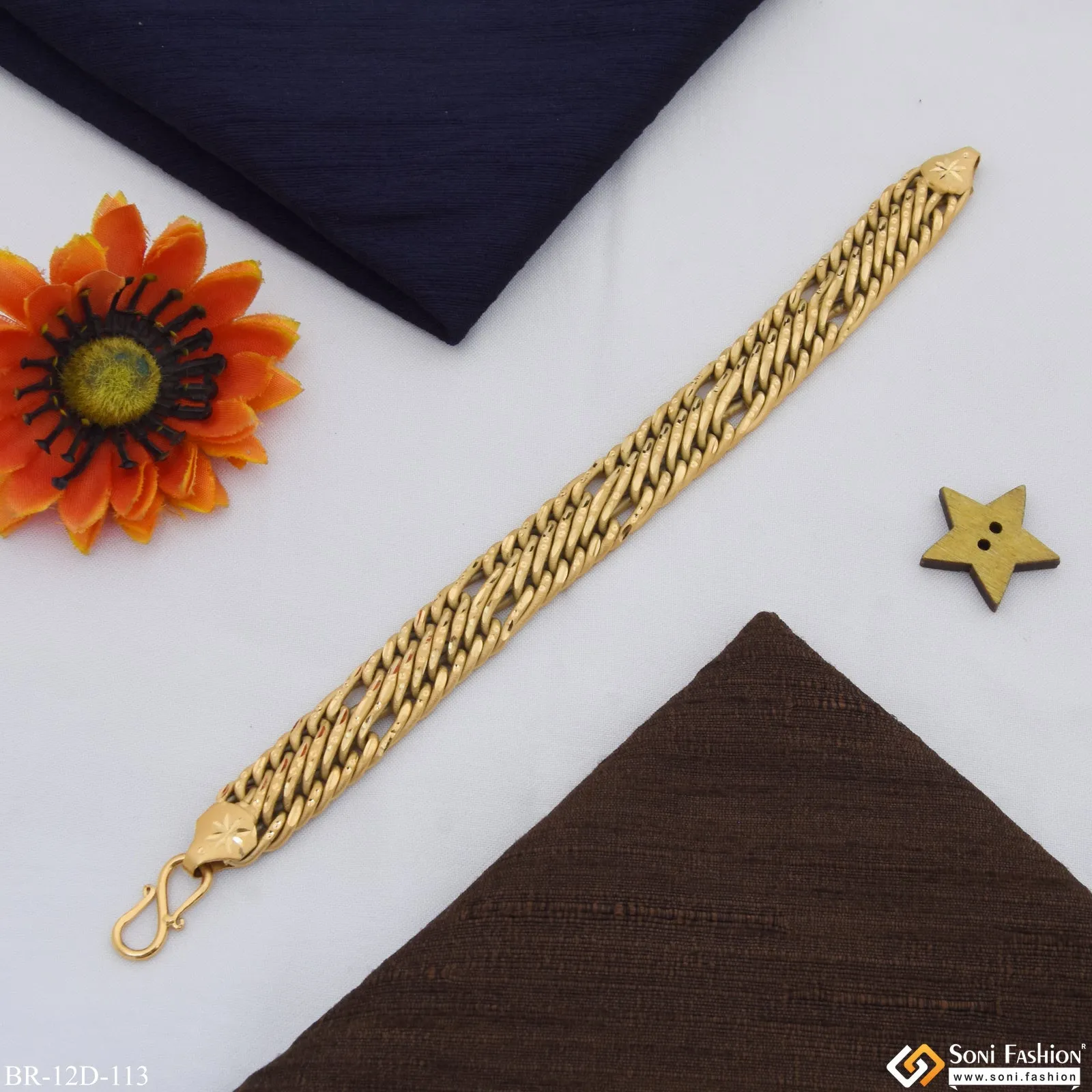 Antique Design Latest Design High-Quality Gold Plated Bracelet for Men - Style D113