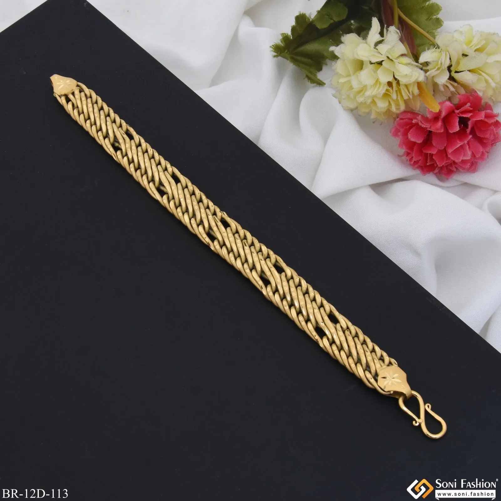 Antique Design Latest Design High-Quality Gold Plated Bracelet for Men - Style D113