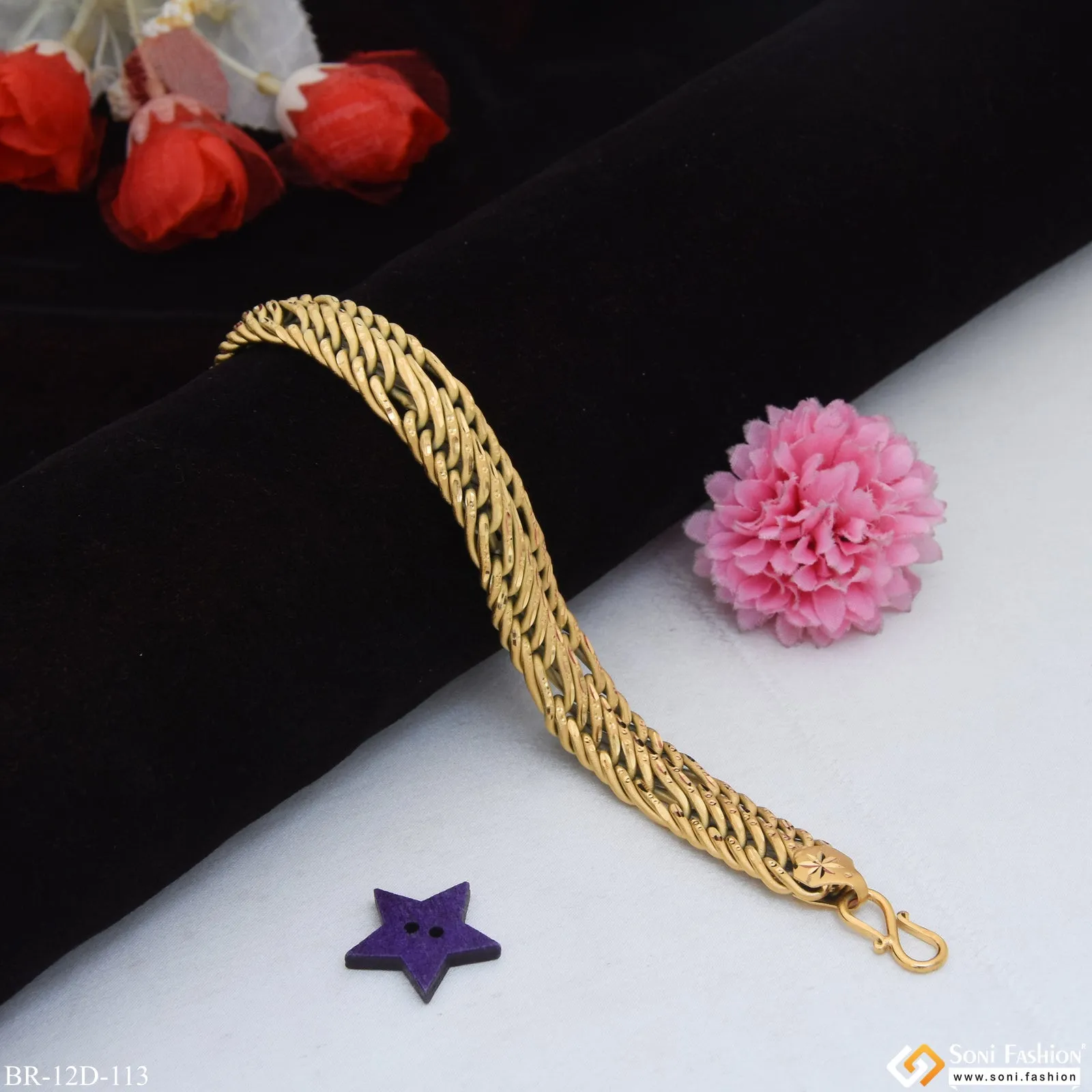 Antique Design Latest Design High-Quality Gold Plated Bracelet for Men - Style D113