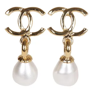 Chanel CC Pearl Drop Dangle Earrings Pearl & Gold Metal