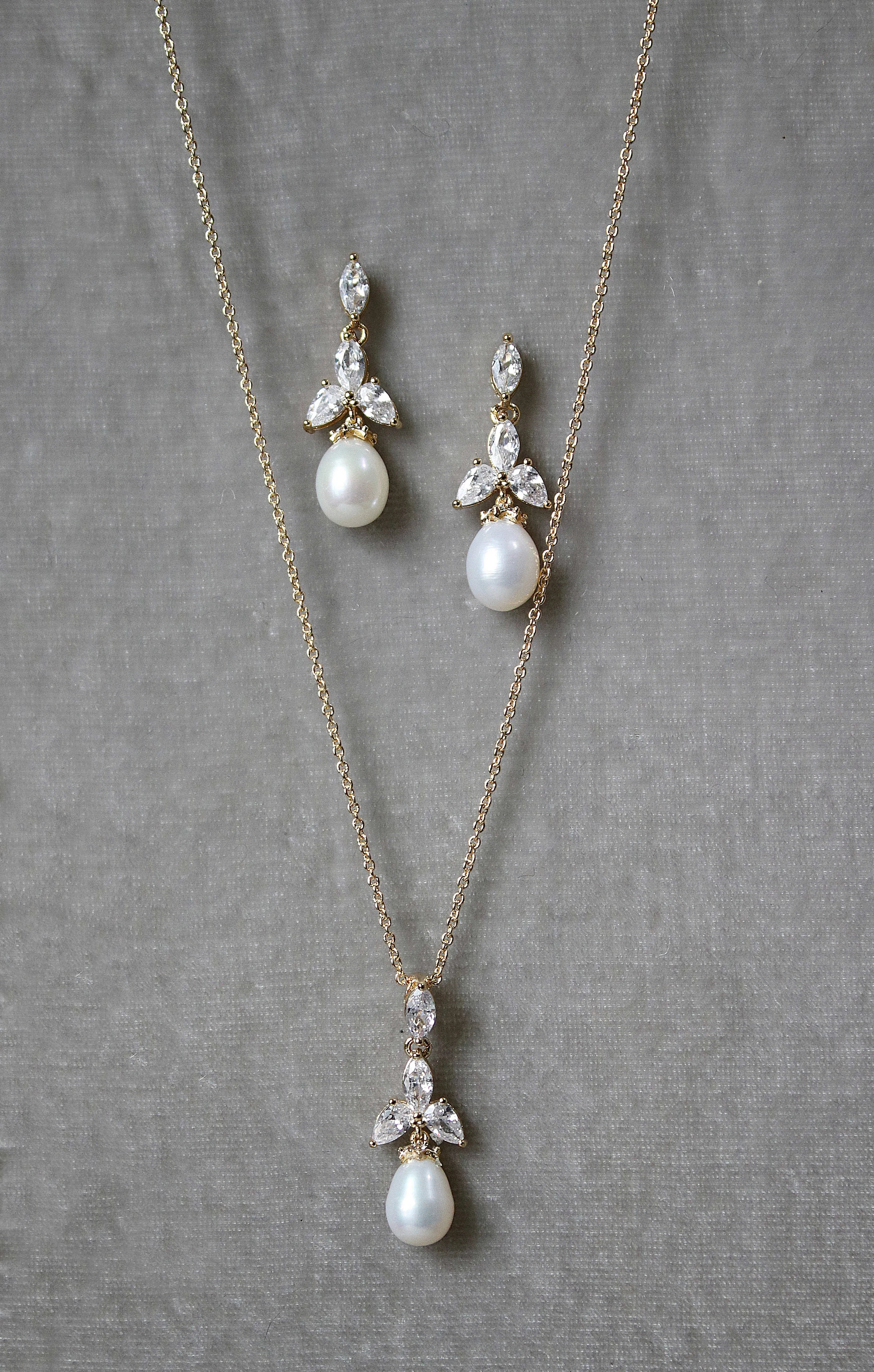 COURTNEY Freshwater Pearl Drop Earrings and Necklace Set