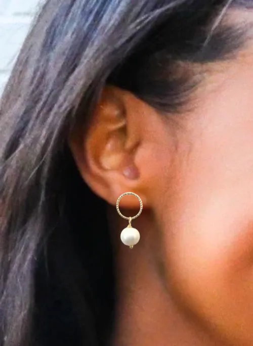 Dainty Circle Pearl Earrings Gold