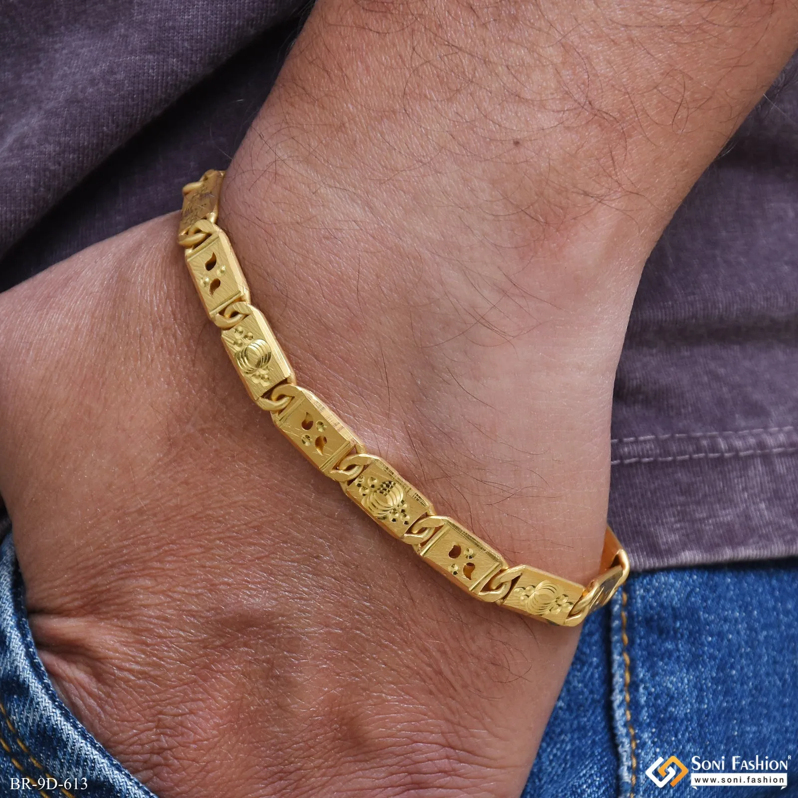 Excellent Design Gold Plated Nawabi Bracelet for Men - Style D613