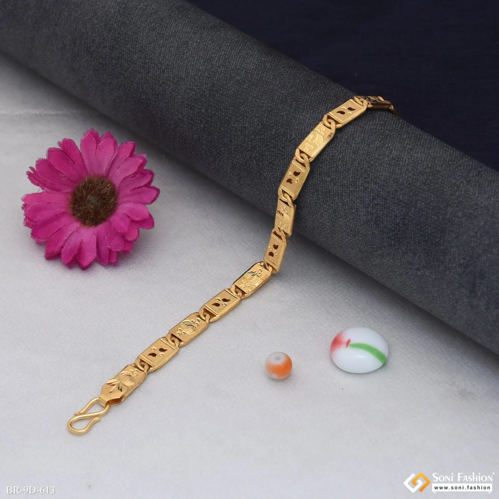 Excellent Design Gold Plated Nawabi Bracelet for Men - Style D613
