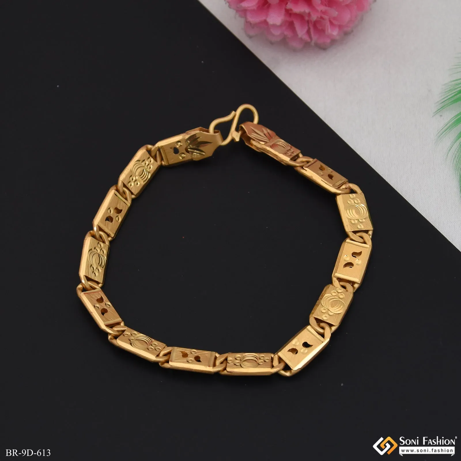 Excellent Design Gold Plated Nawabi Bracelet for Men - Style D613