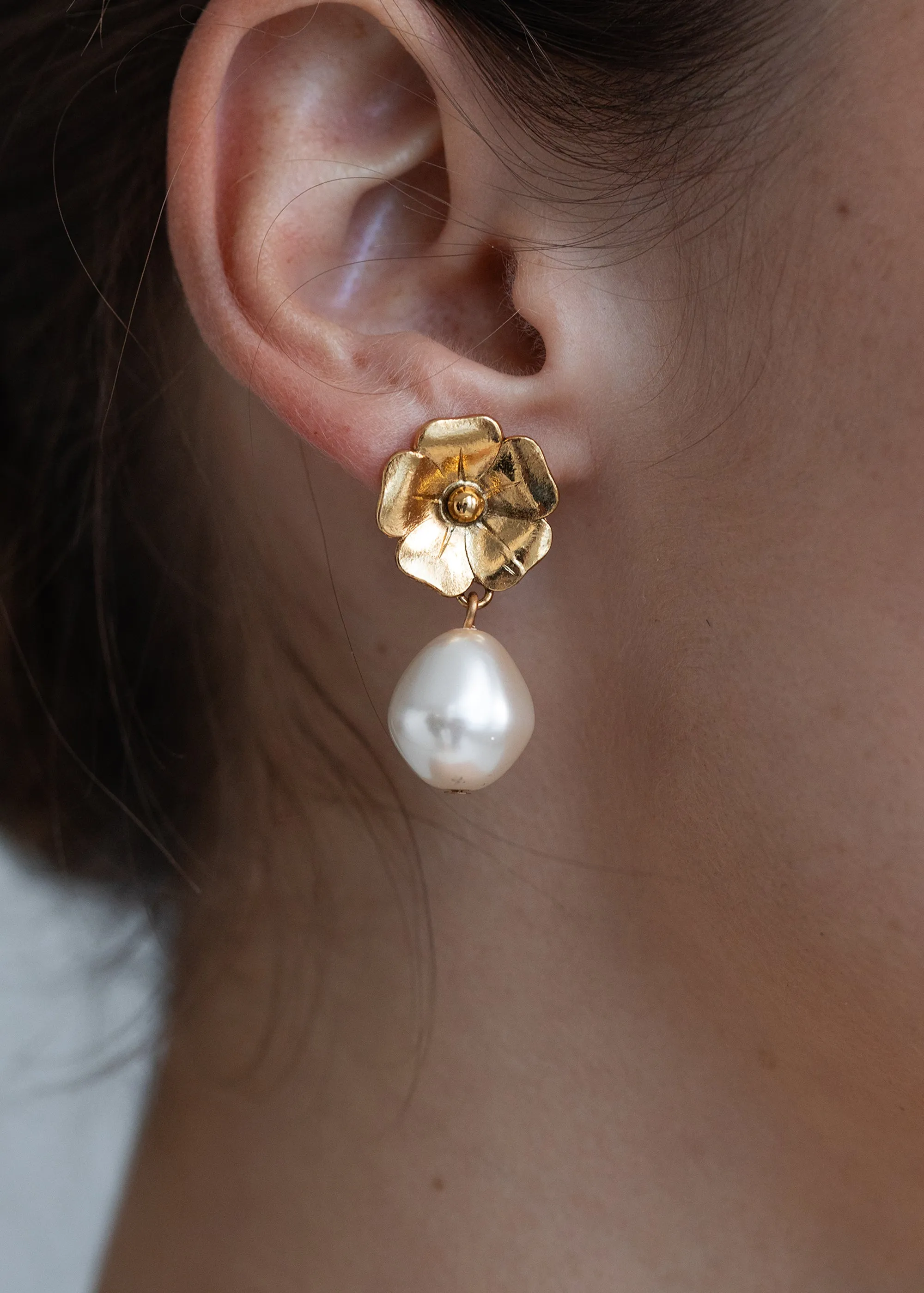 Luiza Earrings -- Gold