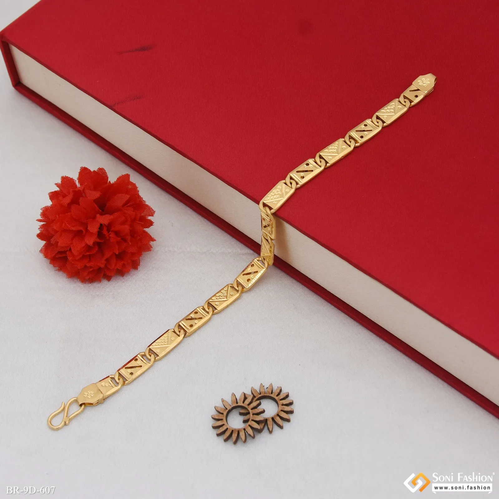 Popular Design Gold Plated Nawabi Bracelet for Men - Style D607