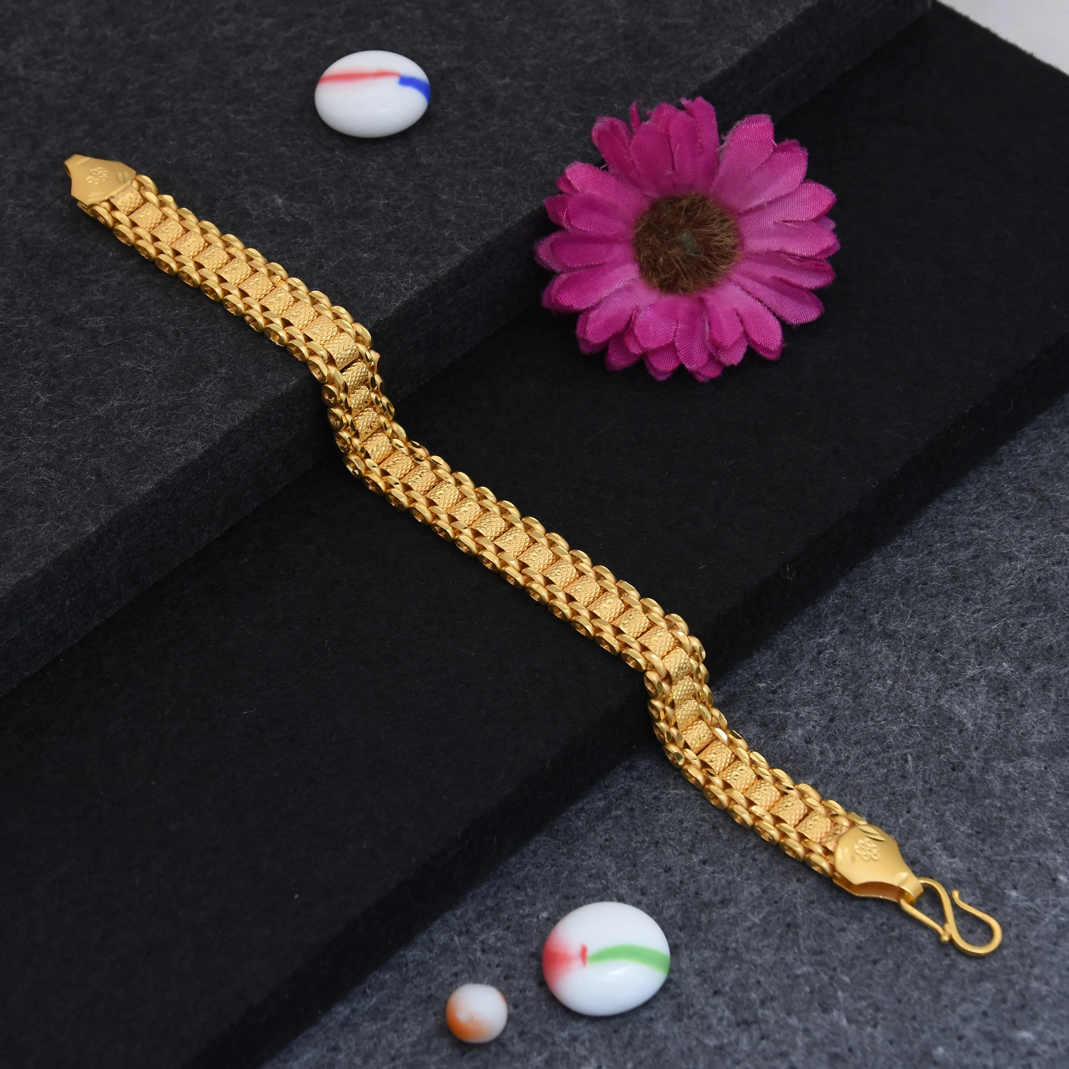 Prominent Design Gold Plated Box Bracelet for Men - Style D516
