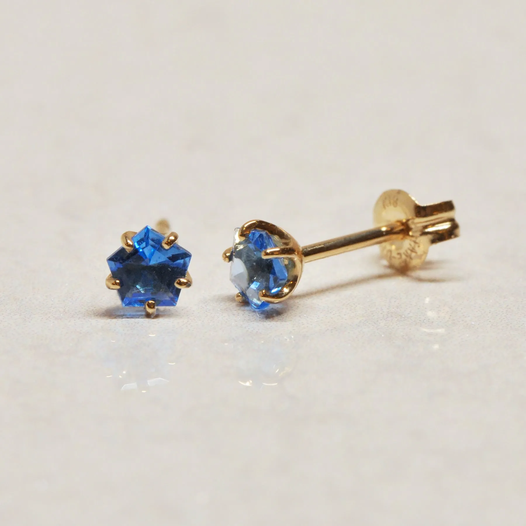 [Second Earrings] 18K Yellow Gold Blue Quartz Pentagon Cut Earrings