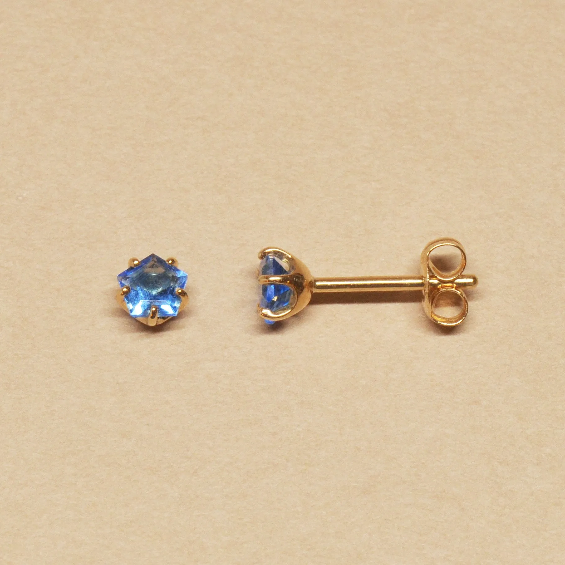 [Second Earrings] 18K Yellow Gold Blue Quartz Pentagon Cut Earrings
